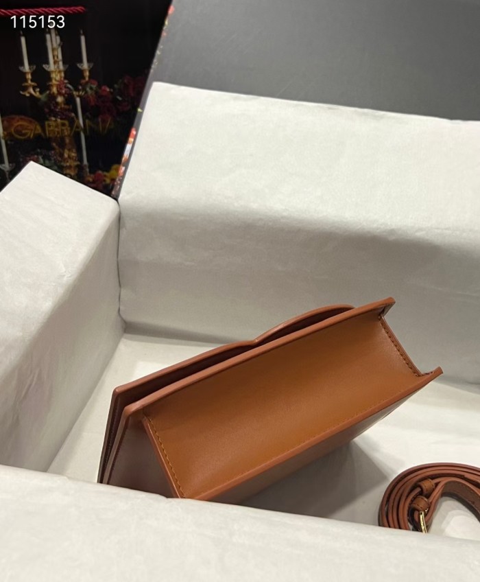 D&G 003 Brown LM022 20cm
