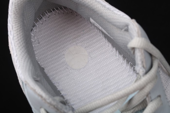 Yeezy Boost 700 Inertia EG7597