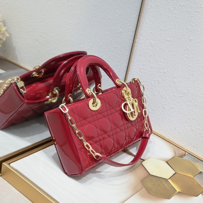 Medium Lady D-Joy bag red patent leather CD0540 XB002 26cm