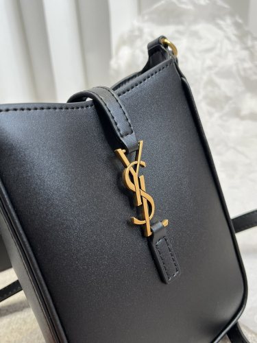 LE 5 À 7 Mini Hobo Bag Black 735214 LM021 13cm