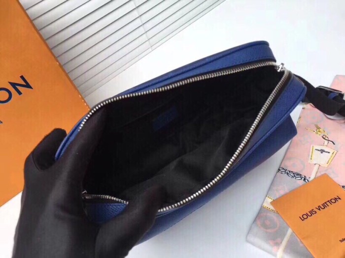 LV OUTDOOR Messenger Bag M30243 LM051 25cm