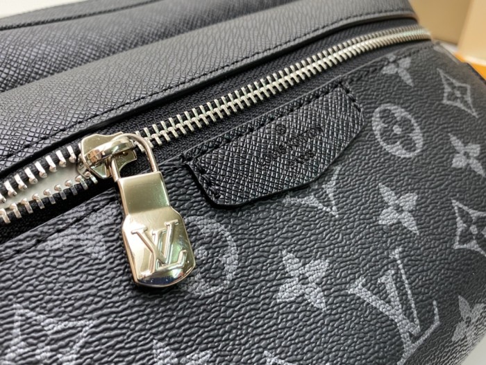 LV OUTDOOR Messenger Bag M30243 LM051 25cm