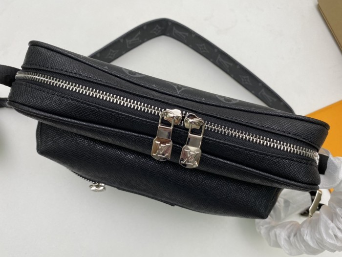 LV OUTDOOR Messenger Bag M30243 LM051 25cm