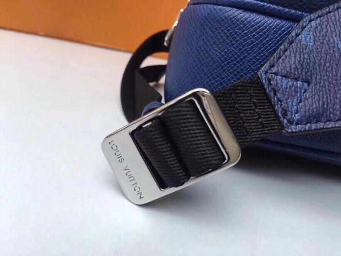 LV OUTDOOR Messenger Bag M30243 LM051 25cm