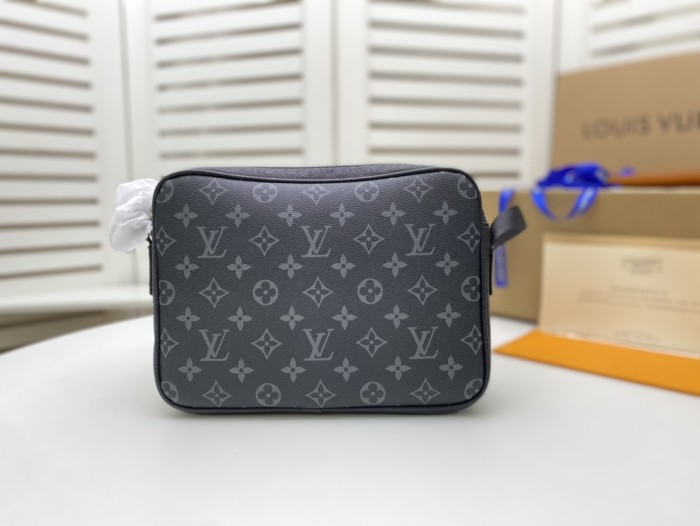 LV OUTDOOR Messenger Bag M30243 LM051 25cm