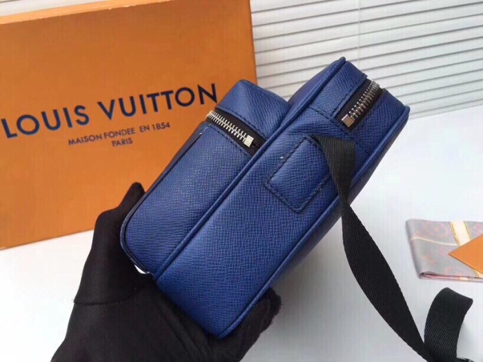 LV OUTDOOR Messenger Bag M30243 LM051 25cm