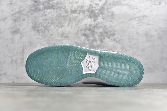 Sean Cliver x NK SB Dunk Low Pro QS Holiday Special DC9936-100 XM072