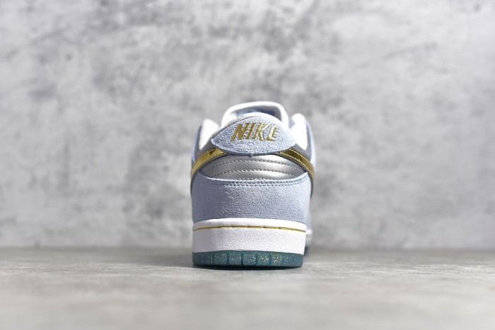Sean Cliver x NK SB Dunk Low Pro QS Holiday Special DC9936-100 XM072