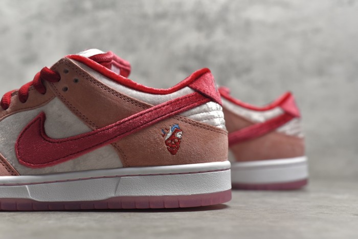 Strangelove × Nike SB Dunk Low Pro QS CT2552-800 XM072