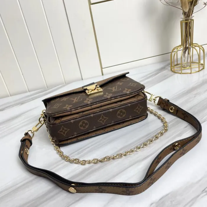 LV Pochette Métis East West M46279 21.5x6x13.5cm