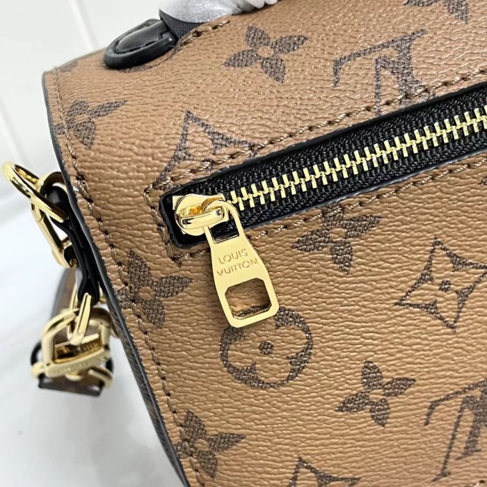 LV Pochette Métis East West M46279 21.5x6x13.5cm