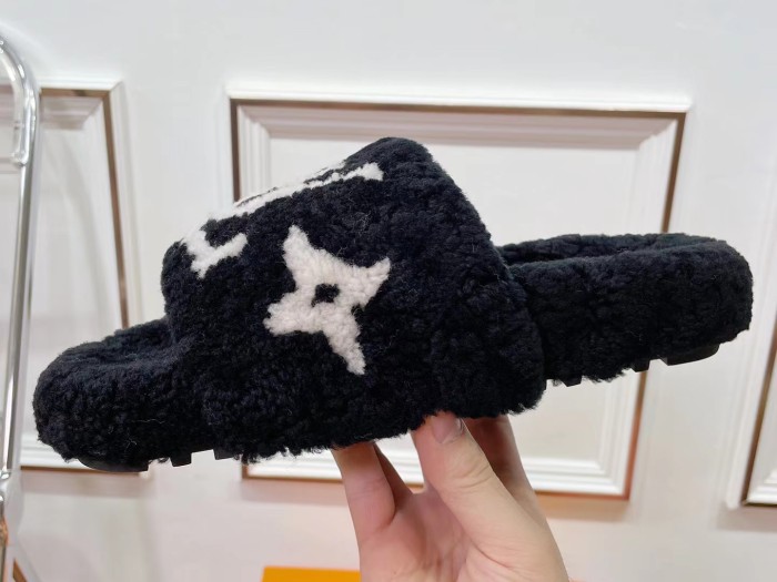 LV shoes 011 XM062