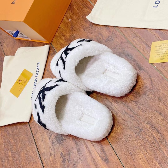 LV shoes 011 XM062