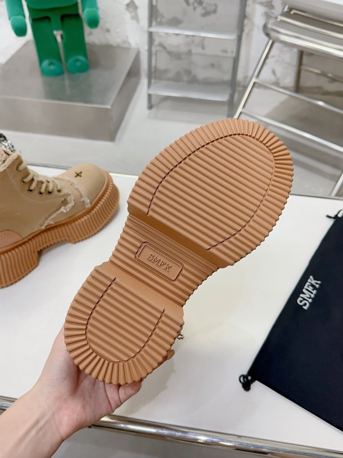 SMFK 001 boots XM552