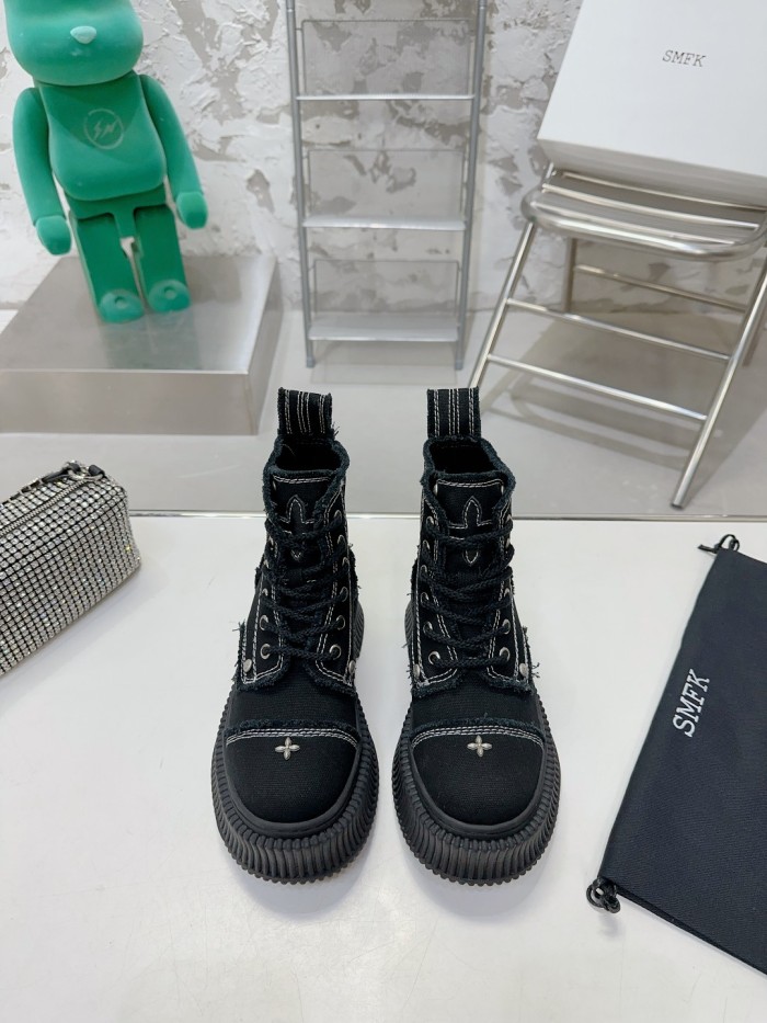 SMFK 001 boots XM552