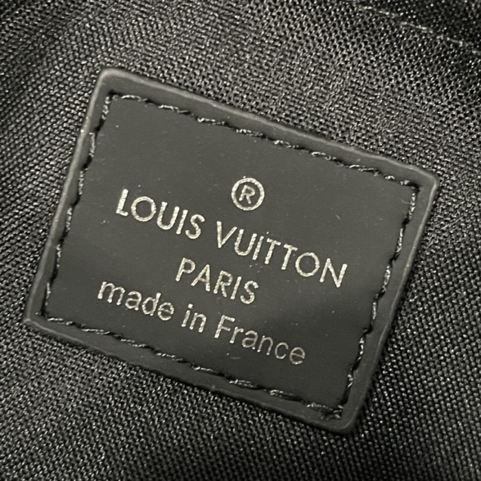 LV Pochette Voyage Clutch M64608 CS001 22cm