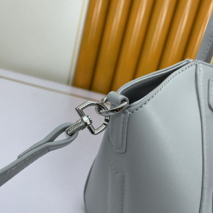 GIVENCHY Mini Antigona Lock Bag LM042 27cm
