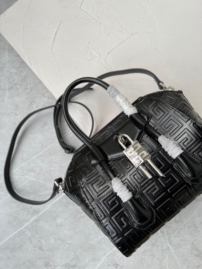 GIVENCHY Mini Antigona Lock Bag LM042 27cm