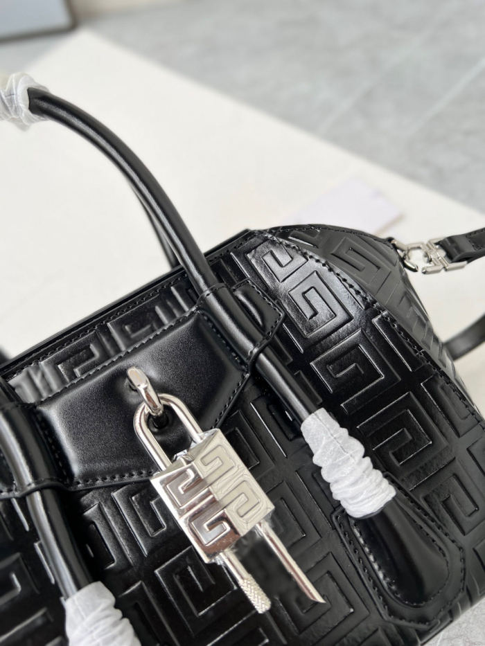 GIVENCHY Mini Antigona Lock Bag LM042 27cm