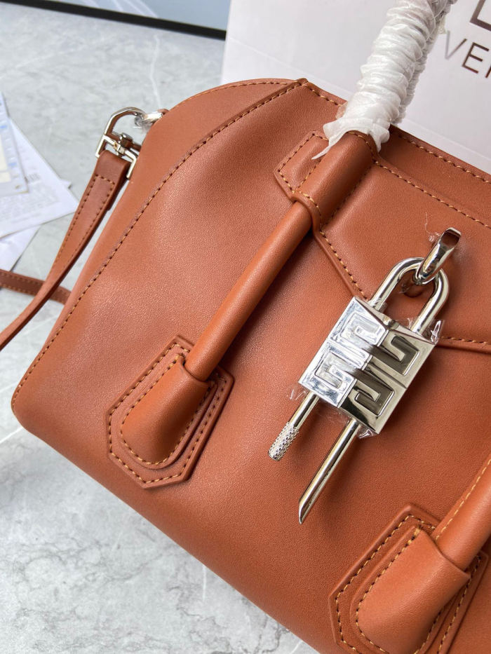 GIVENCHY Mini Antigona Lock Bag LM042 27cm