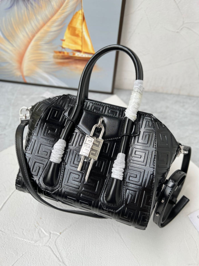 GIVENCHY Mini Antigona Lock Bag LM042 27cm