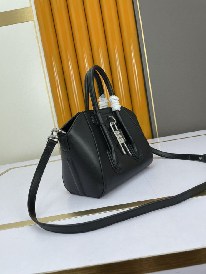 GIVENCHY Mini Antigona Lock Bag LM042 27cm