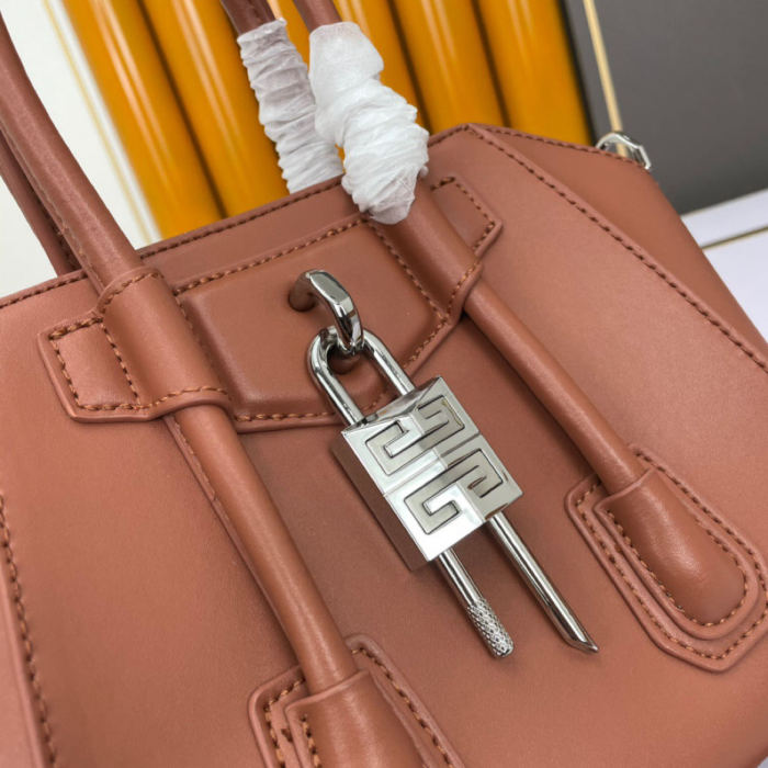 GIVENCHY Mini Antigona Lock Bag LM042 27cm
