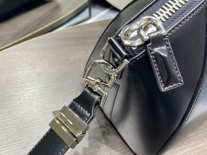 GIVENCHY Antigona Bag LM062072 22-28cm