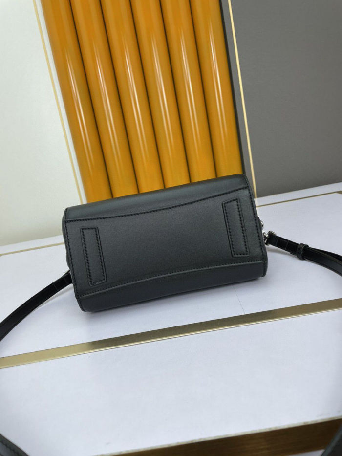 GIVENCHY Mini Antigona Lock Bag LM042 27cm