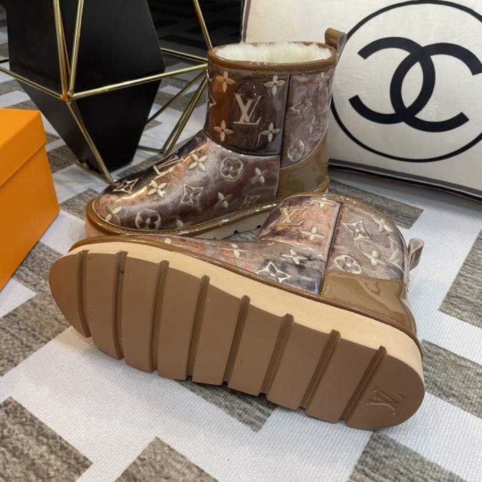 LV 001 boots XM552