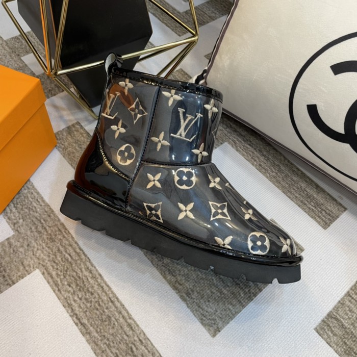 LV 001 boots XM552