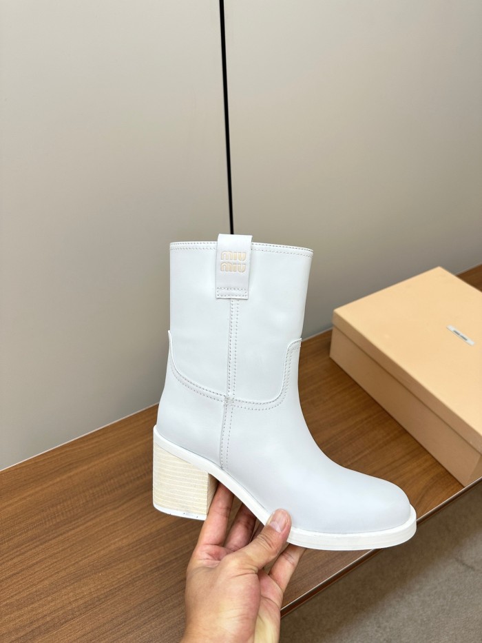 Miu Miu 001 boots XM004