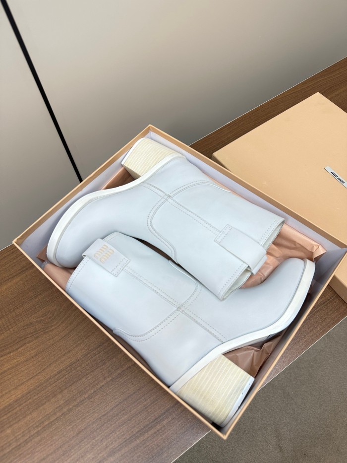 Miu Miu 001 boots XM004