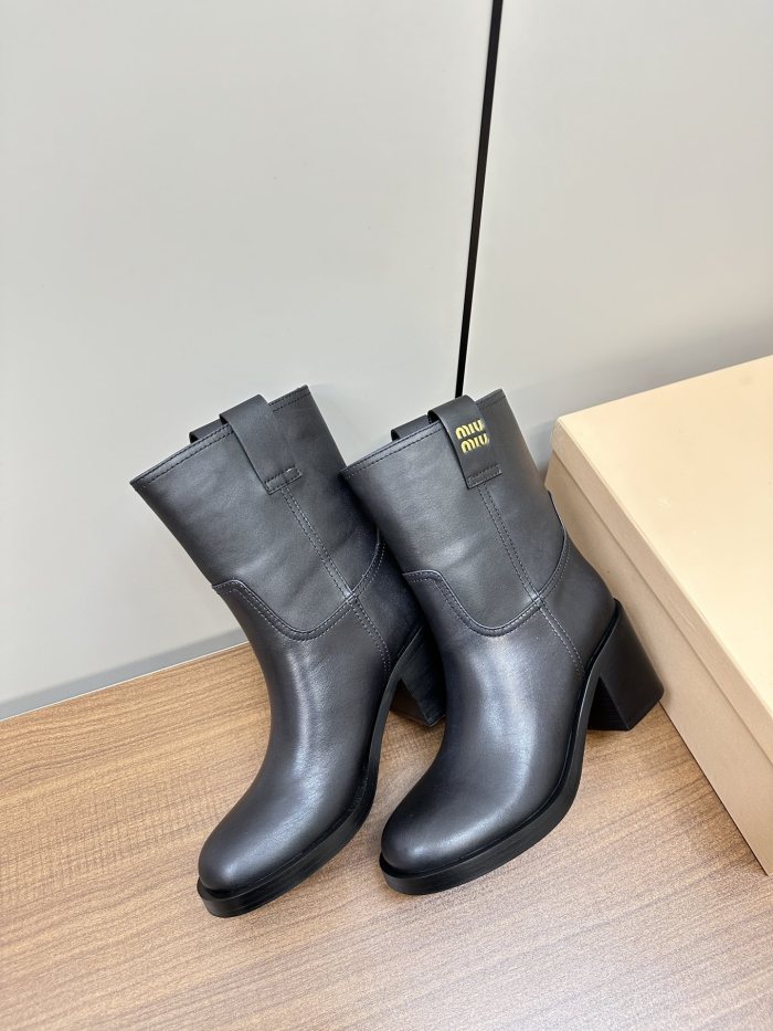 Miu Miu 001 boots XM004