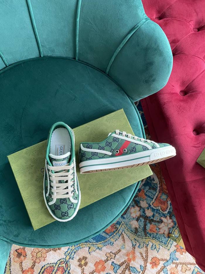 Gucci 018 Casual shoes XM062