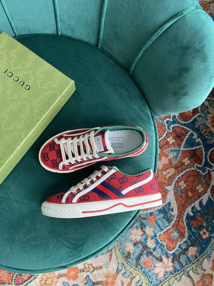 Gucci 018 Casual shoes XM062
