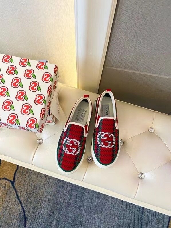 Gucci 020 Casual shoes XM062