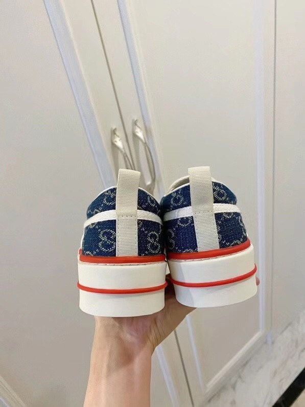 Gucci 020 Casual shoes XM062