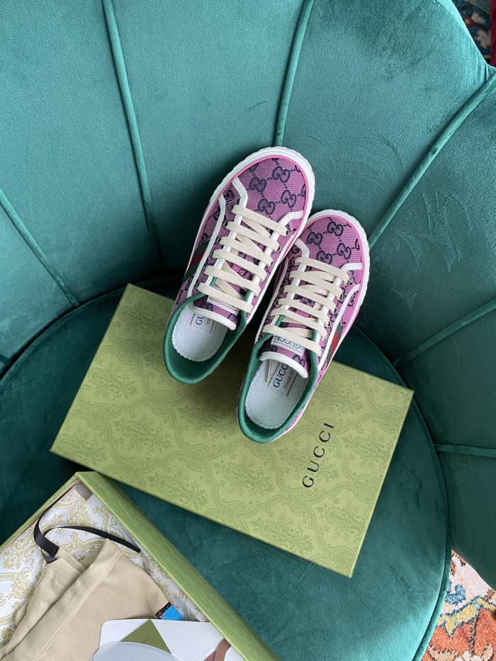 Gucci 018 Casual shoes XM062