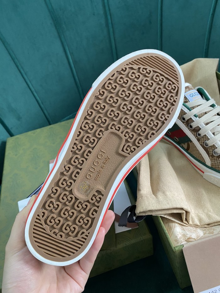 Gucci 018 Casual shoes XM062