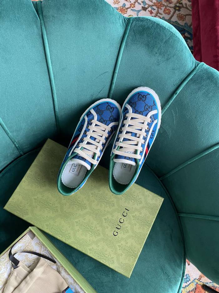 Gucci 018 Casual shoes XM062