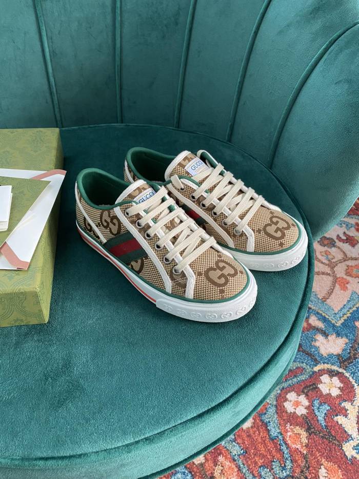 Gucci 018 Casual shoes XM062