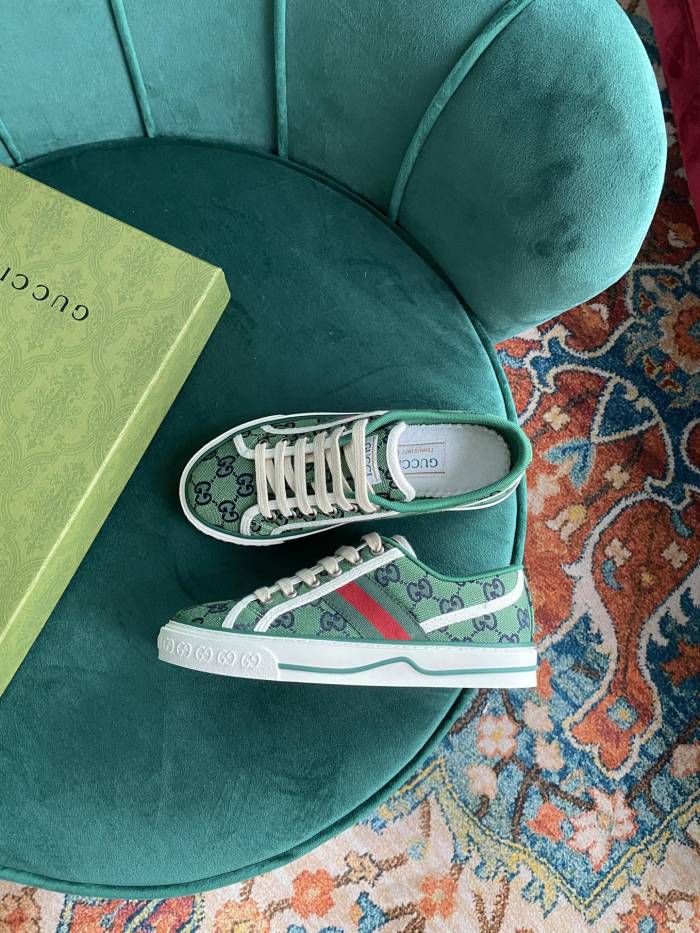 Gucci 018 Casual shoes XM062