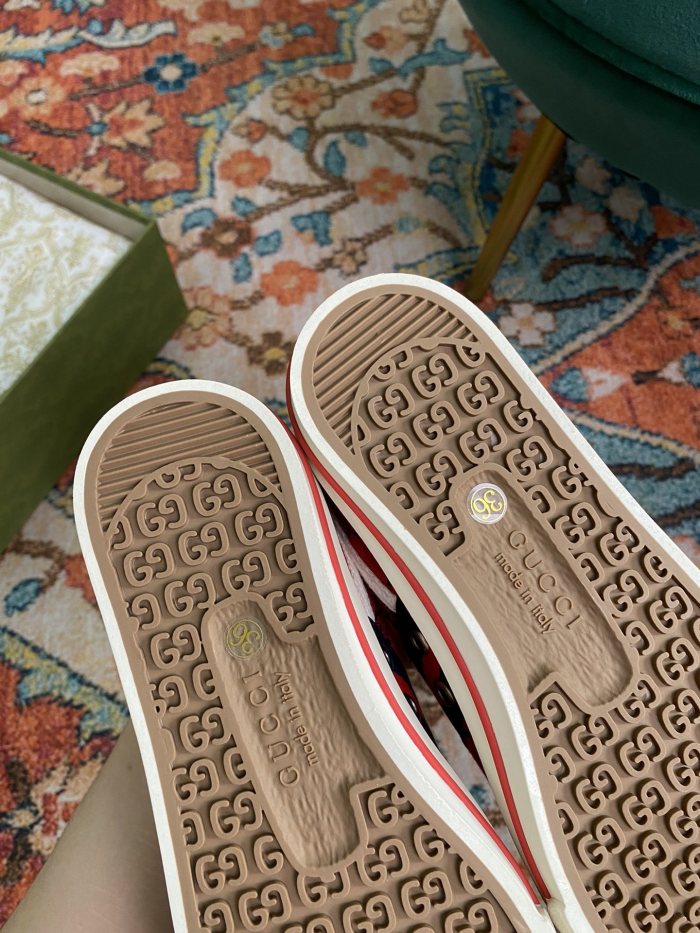 Gucci 018 Casual shoes XM062