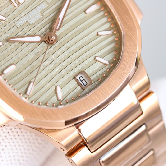 PATEK PHILIPPE NAUTILUS 7118 35.2mm