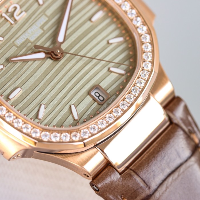 PATEK PHILIPPE NAUTILUS 7118 35.2mm