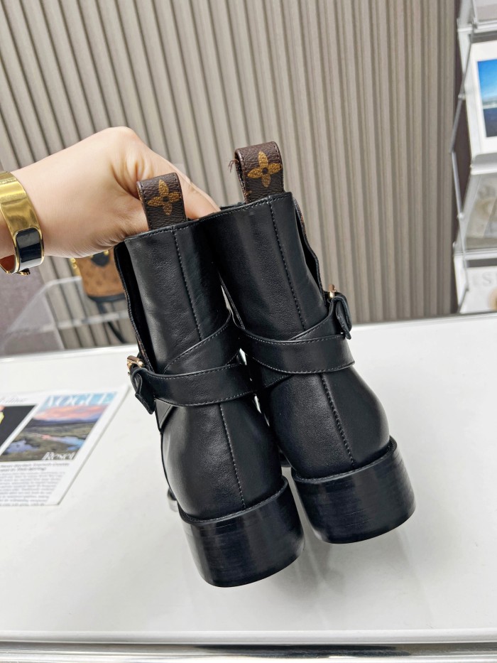 LV 008 boots XM023