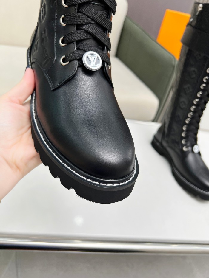LV 005 boots XM093