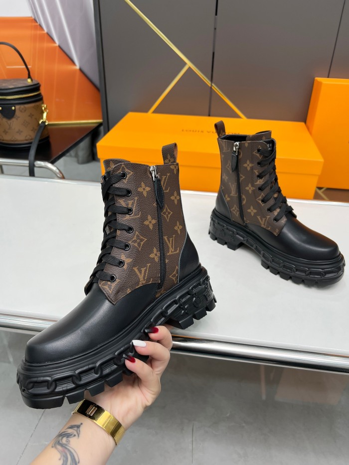 LV 002 boots XM063