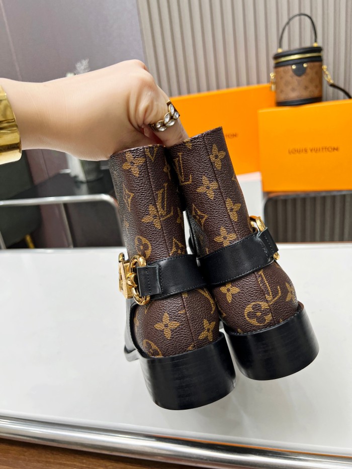 LV 008 boots XM023